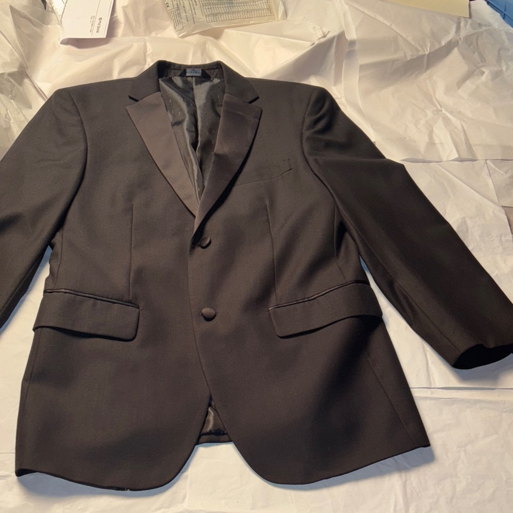 Classic Lineage Black Tuxedo Jacket 40R NWOT V nice 2 button Twin vent
